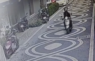 Alanya’da motosiklet hırsızlığı güvenlik kamerasına...