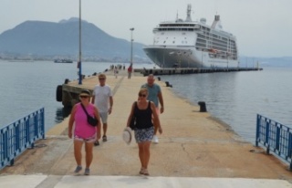 Amerikalı ve İngiliz turistler Alanya’ya denizden...