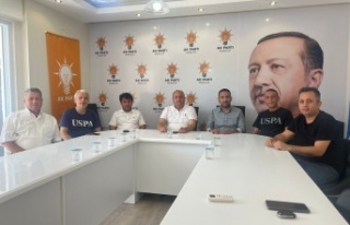 Ak Parti’den Mahmutlar’da verimli toplantı