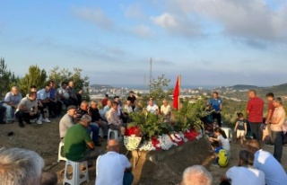 Alanya'da bayramda şehidimizin mezarına ziyaretçi...