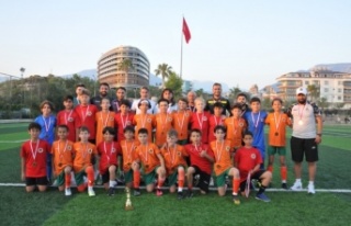 Alanyaspor U11 Takımı namağlup şampiyon oldu
