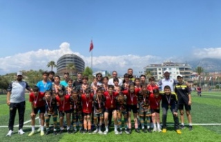 Alanyaspor U12 Takımı da namağlup şampiyon oldu