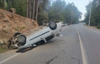 Alanya’da otomobil takla attı: 2 yaralı