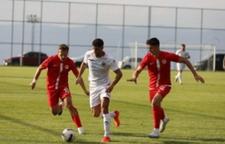 Alanyaspor son maçında Antalyaspor’a 2-1 mağlup...