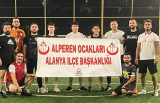 Alanya’da Alperenler ‘halı’ sahaya indi