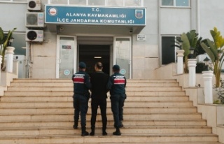 Alanya’da aranan şahıs jandarmadan kaçamadı