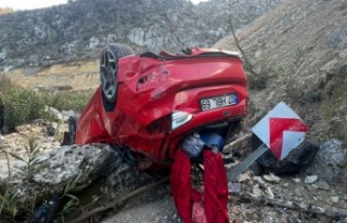 Alanya’da otomobil şarampole devrildi: 1 ağır...