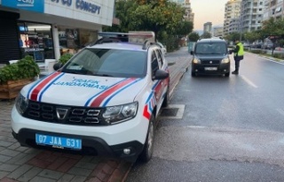 Alanya’da jandarma 11 aracı trafikten men etti