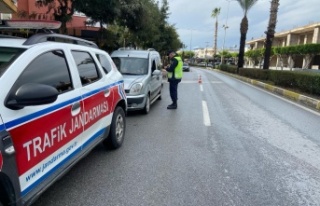 Alanya’da jandarma 6 aracı trafikten men etti