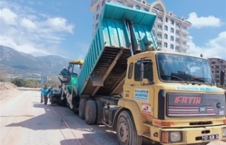 Mahmutlar'da asfalt çalışmaları devam ediyor