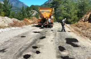 Alanya'da kırsal mahallelerde yollara bakım