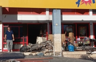 Alanya’da zincir markette yangın çıktı