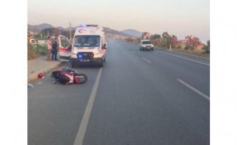 Alanya’da seyir halindeki motosikletin lastiği patladı: 2 yaralı