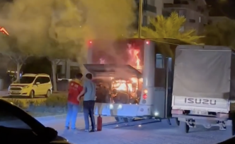 Alanya’da seyir halindeki otobüs yandı