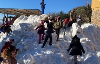 Alanya’da özel öğrencilerin kar sevinci