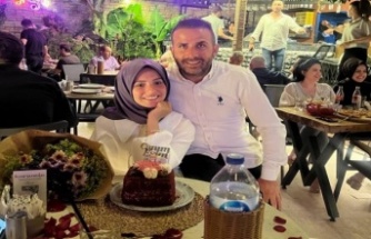 Sandal’dan eşine doğum günü sürprizi