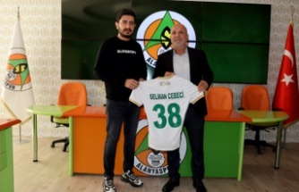 Alanyaspor’dan Selçuk ve Selman Cebeci’ye teşekkür plaketi