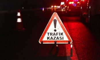 Alanya'da servis minibüsüyle çarpışan motosiklet sürücüsü öldü
