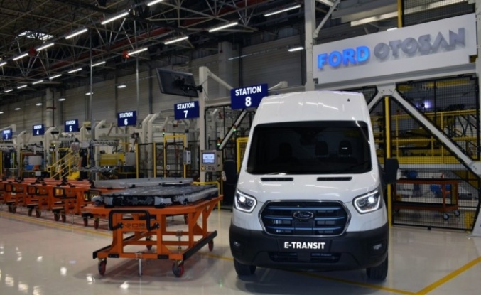 Türkiye'de üretilen elektrikli Ford E-Transit banttan indi