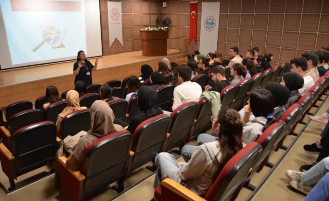 Alanya’da Aysel hemşireden öğrencilere ders