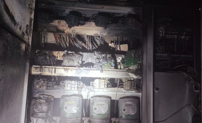 Alanya’da elektrik panosu yangını apartman sakinlerini korkuttu