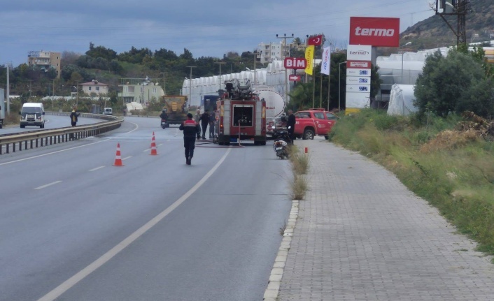 Alanya’da akaryakıt tankeri teker kısmından alev aldı