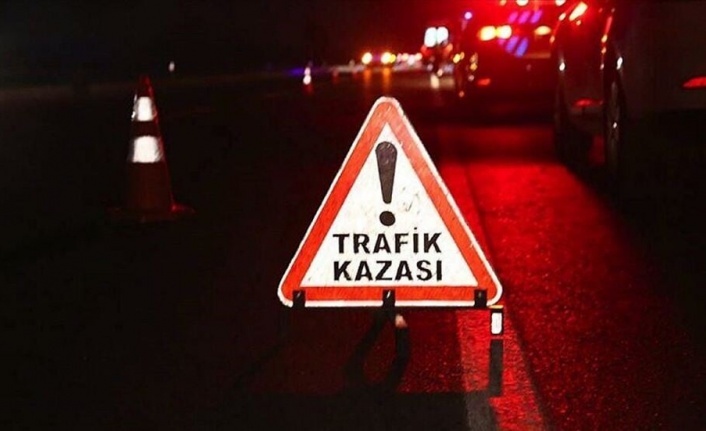 Alanya'da servis minibüsüyle çarpışan motosiklet sürücüsü öldü